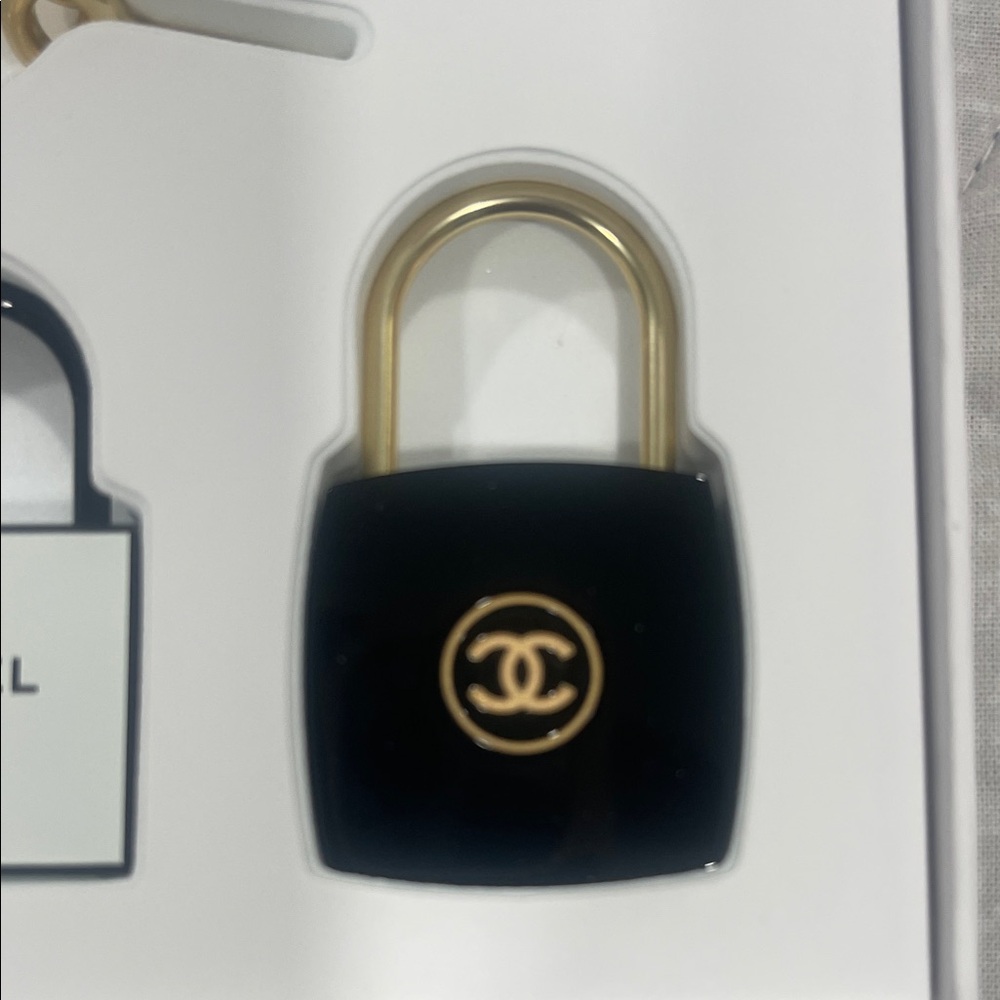 LA Collection CHANEL Black and Gold Padlock Set - Picture 3 of 5